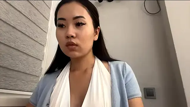 Ur_neighbor_Kira — ^_^ Spin around, show my outfit  ^_^