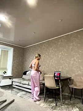 VelleryKinky — public hot show