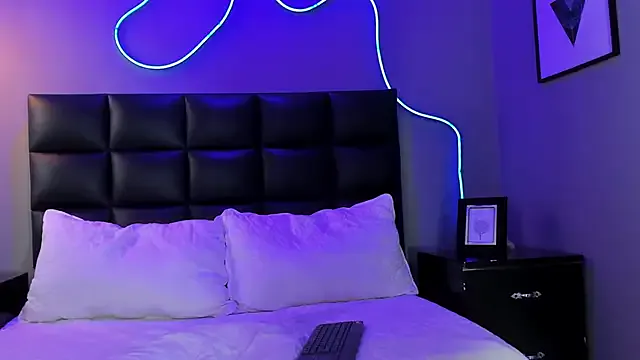 VictoriaHilton — SHOW PUSSY