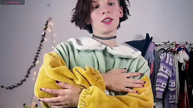 Violet_Veliya — Lick lips + touch boobies