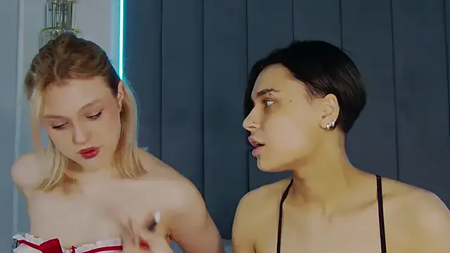 VioletAsh — slowly get topless