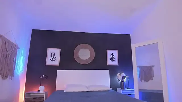 VioletPaket — Naked oily body and sexy dance