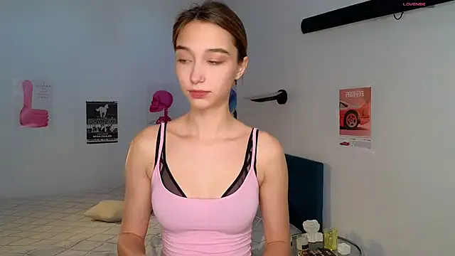 vixinp — bite my lips close up
