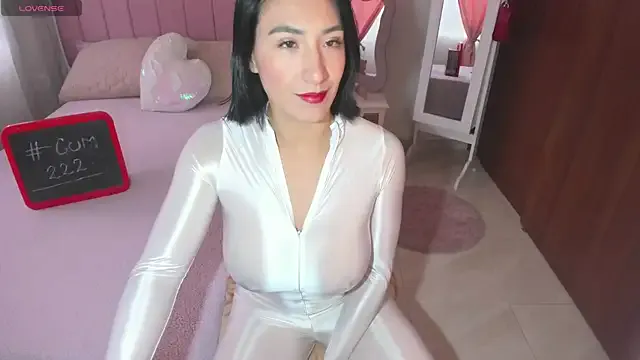 whitneyhot — Naked bed squats