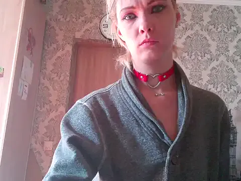 WildMissNiks — Panties in the mouth