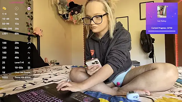 xxNaughtyNicolexx — blowjob