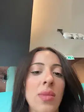 Yesmoree — Fingering creamy pussy in the fitting