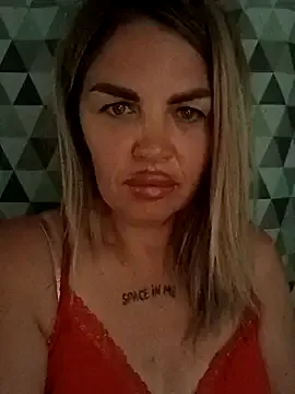 YourDreamWoman32 — Freechat on StripChat