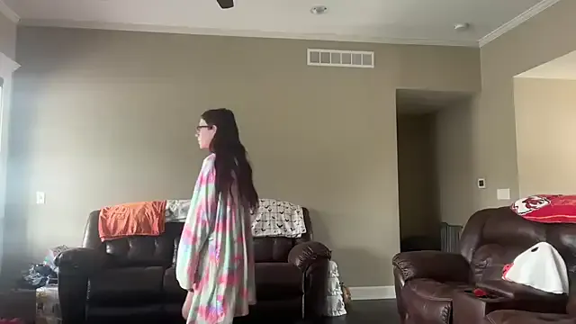 yourstrulylivy69 — tits out for 5 mins