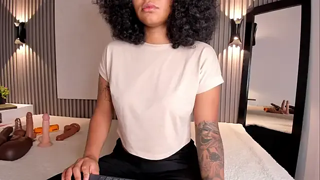 Zafiiraa — erotic dance and oil